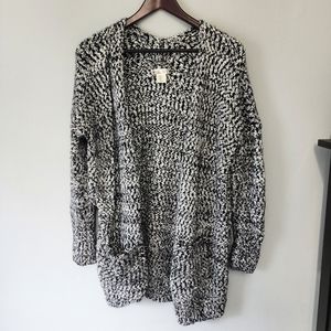 Kaisely marled black white grey fuzzy knit open cardigan sweater size large